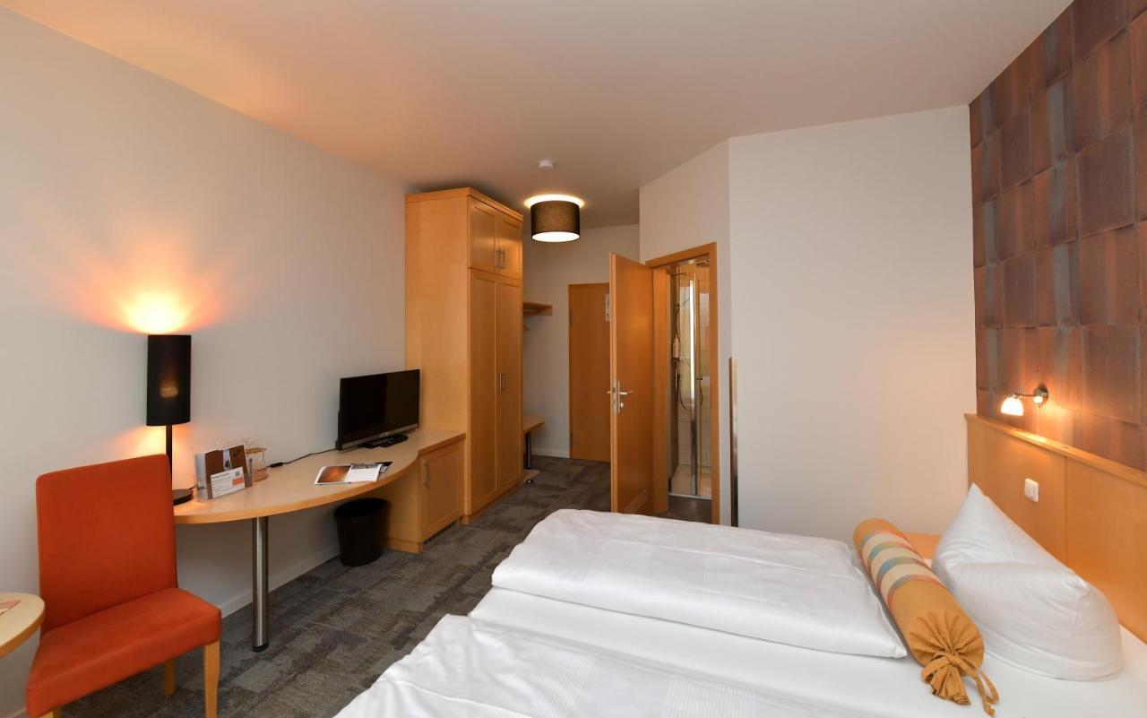 Landhotel Rittmeister & Kraeuter-Spa Adults Only Rostock Bagian luar foto