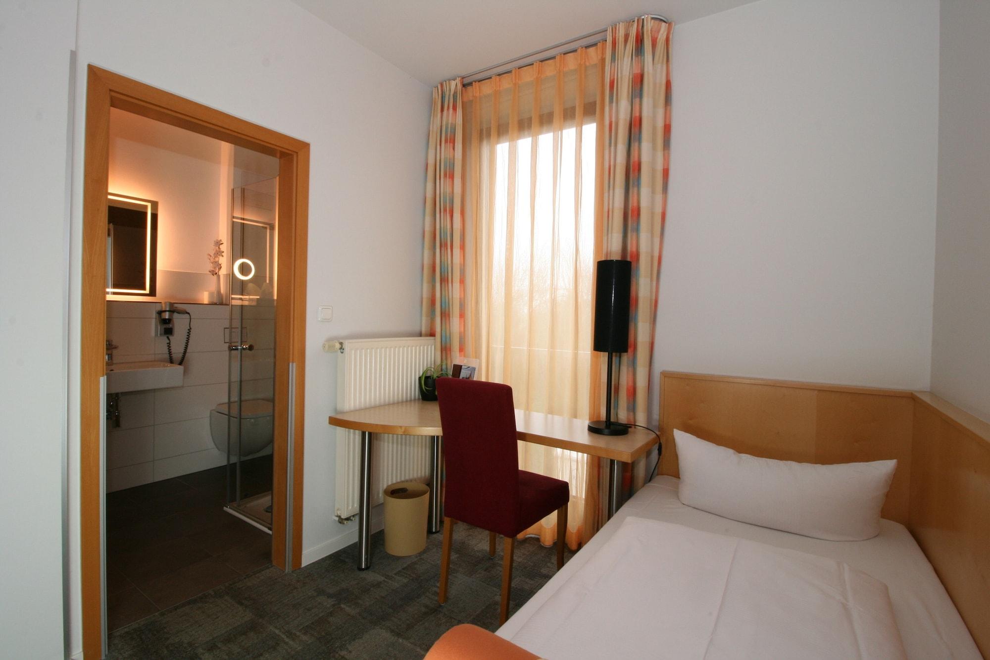 Landhotel Rittmeister & Kraeuter-Spa Adults Only Rostock Bagian luar foto