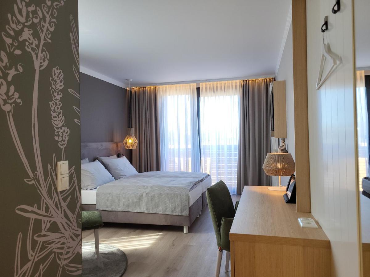 Landhotel Rittmeister & Kraeuter-Spa Adults Only Rostock Bagian luar foto