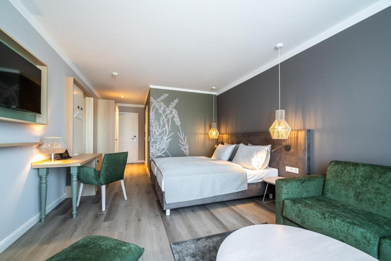 Landhotel Rittmeister & Kraeuter-Spa Adults Only Rostock Bagian luar foto
