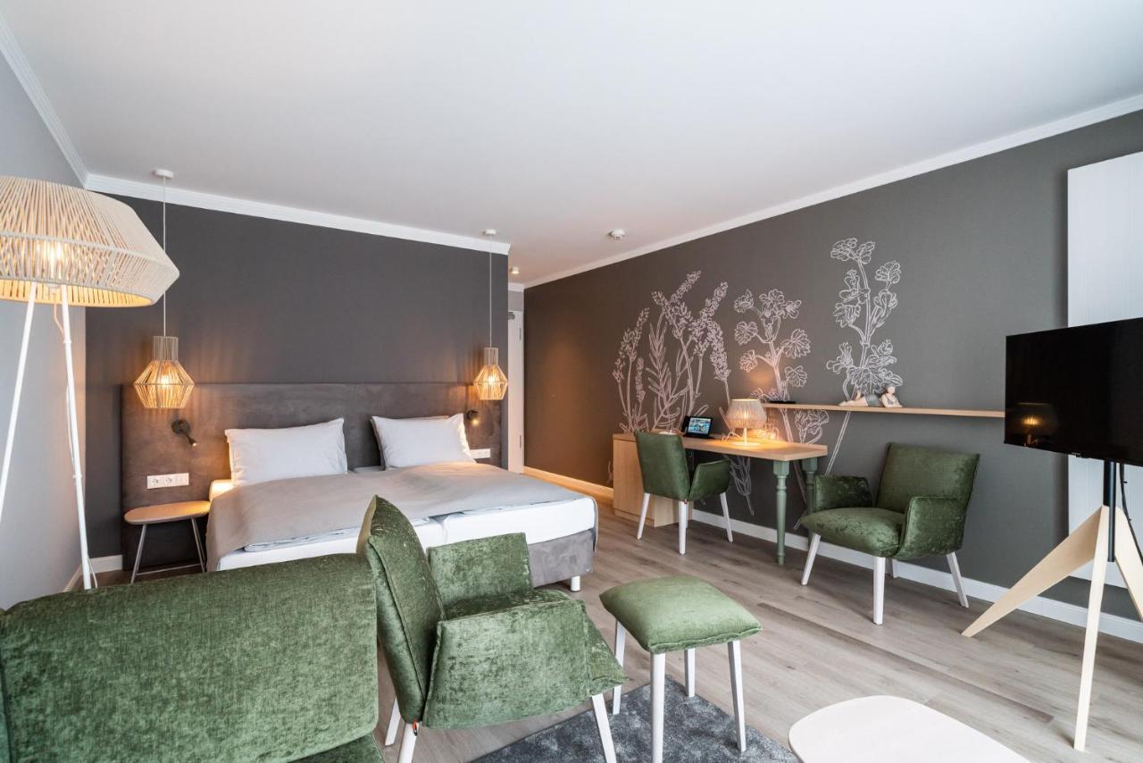 Landhotel Rittmeister & Kraeuter-Spa Adults Only Rostock Bagian luar foto
