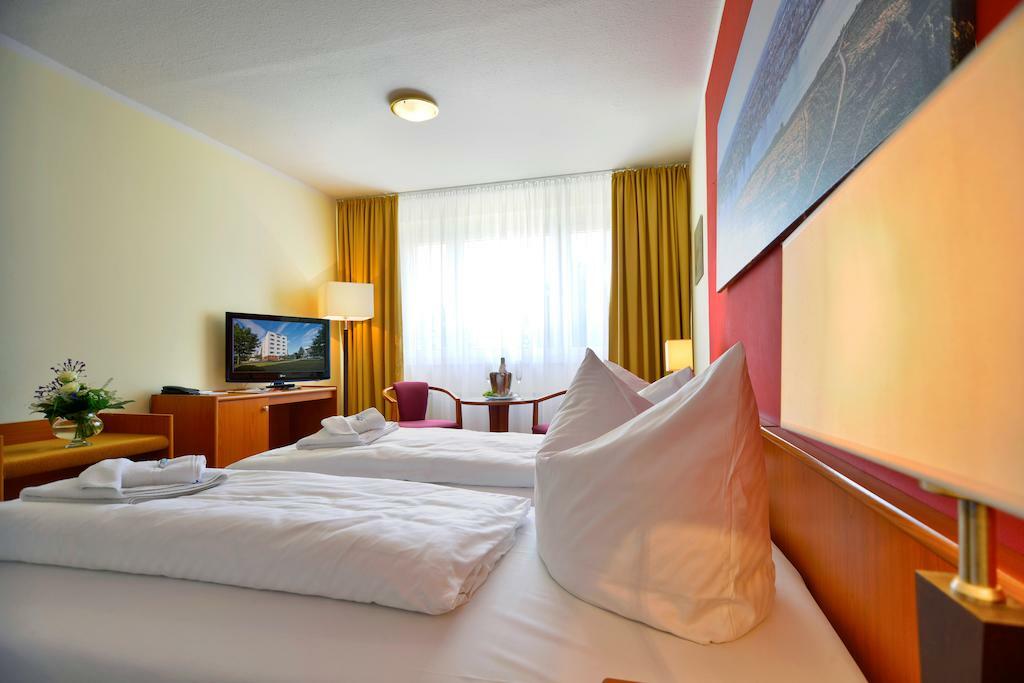 Landhotel Rittmeister & Kraeuter-Spa Adults Only Rostock Bagian luar foto
